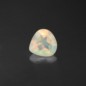Ópalo multicolor natural de 0,61 ct, transparente, transparente / translúcido