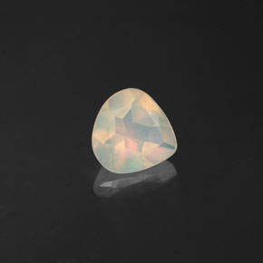 Ópalo multicolor natural de 0,61 ct, transparente, transparente / translúcido