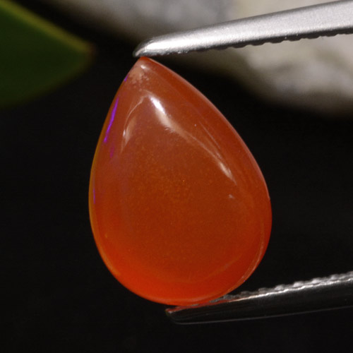Ópalo Naranja rojo intenso natural de 1.97 ct, En forma de pera, Translúcido