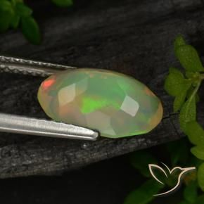 Ópalo Multicolor natural de 1.72 ct, Ovalada, Translúcido