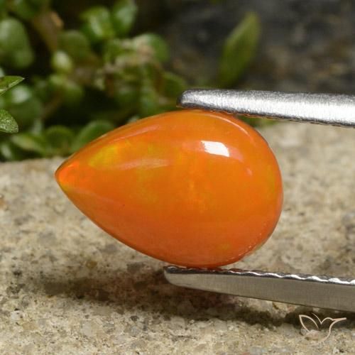 Ópalo Naranja rojizo natural de 0.91 ct, En forma de pera, Translúcido