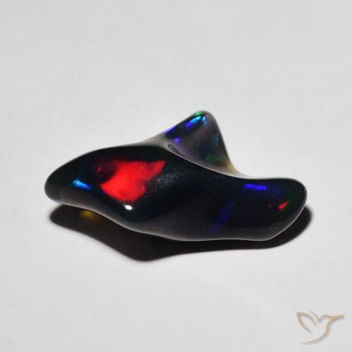 Ópalo Multicolor natural de 2.73 ct, Forma elegante, Translúcido