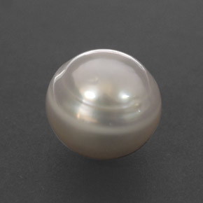 Perla crema natural de 8,41 ct, esfera / bola, opaco