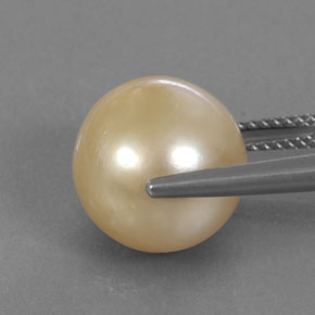 Perla amarillo natural de 12,37 ct, esfera / bola, opaco