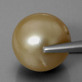 Perla amarillo natural de 13,97 ct, esfera / bola, opaco