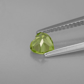 Peridoto verde natural de 0,56 ct, forma de corazón, VS