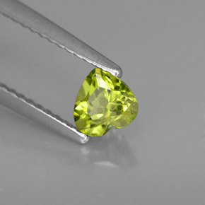 Peridoto verde natural de 0,49 ct, forma de corazón, VS