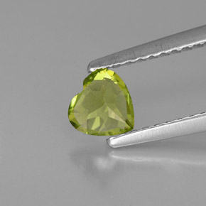 Peridoto verde natural de 0,49 ct, forma de corazón, VS