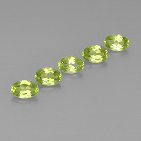 Gemas de peridoto verde natural de  ct, corte óvalo, VS
