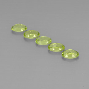 Gemas de peridoto verde natural de  ct, corte óvalo, VS