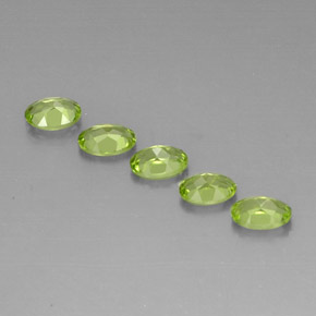 Gemas de peridoto verde natural de  ct, corte óvalo, VS