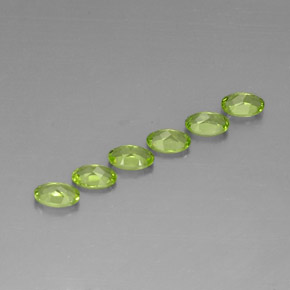 Gemas de peridoto verde natural de  ct, corte óvalo, VS