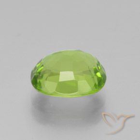 Peridoto Verde medio natural de 2.16 ct, Corte Cojín, VS