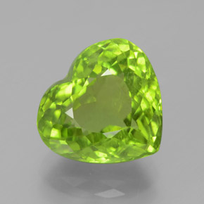 Peridoto Verde claro medio natural de 5.83 ct, Forma de corazón, VS-SI