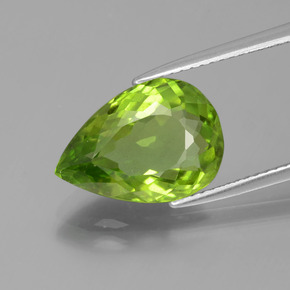 Peridoto Verde vivo natural de 5.28 ct, En forma de pera, VS