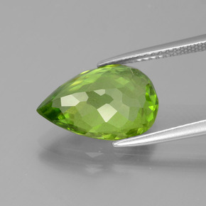 Peridoto Verde vivo natural de 5.28 ct, En forma de pera, VS
