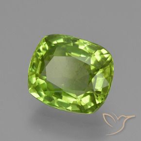 Peridoto Verde medio natural de 2.62 ct, Forma Cojín, VS