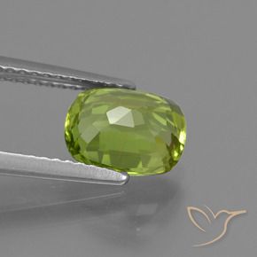 Peridoto Verde medio natural de 2.22 ct, Forma Cojín, VS