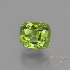 Peridoto Verde medio natural de 2.35 ct, Forma Cojín, VS