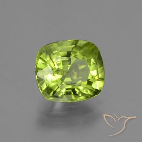 Peridoto Verde medio natural de 2.20 ct, Forma Cojín, VS