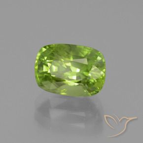 Peridoto Verde medio natural de 2.40 ct, Forma Cojín, VS