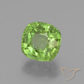 Peridoto Verde medio natural de 2.14 ct, Forma Cojín, VS