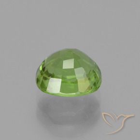Peridoto Verde medio natural de 2.14 ct, Forma Cojín, VS