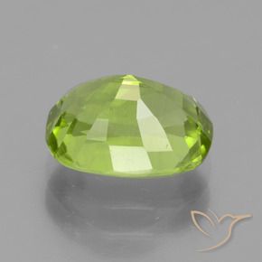 Peridoto Verde medio natural de 2.56 ct, Forma Cojín, VS