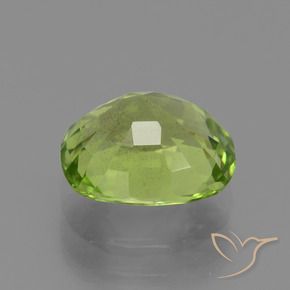 Peridoto Verde medio natural de 2.42 ct, Forma Cojín, VS
