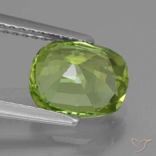 Peridoto Verde medio natural de 2.23 ct, Forma Cojín, VS