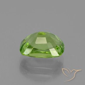 Peridoto Verde medio natural de 2.14 ct, Forma Cojín, VS