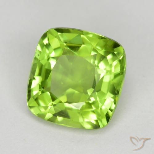 Peridoto Verde medio natural de 2.22 ct, Forma Cojín, VS