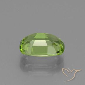 Peridoto Verde medio natural de 1.96 ct, Forma Cojín, VS