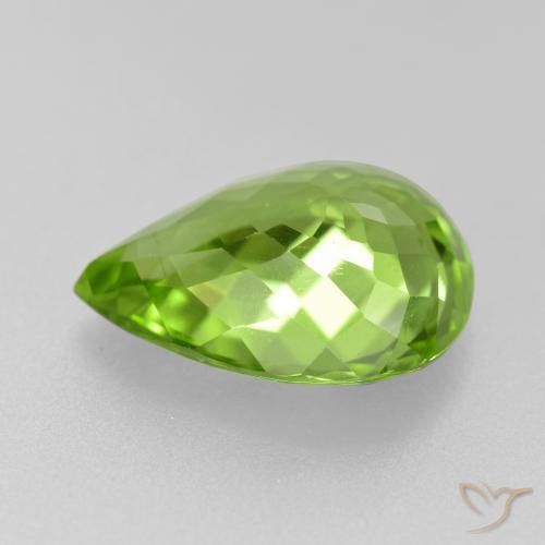 Peridoto Verde medio natural de 4.11 ct, En forma de pera, VS