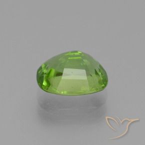 Peridoto Verde medio natural de 2.33 ct, Forma Cojín, VS