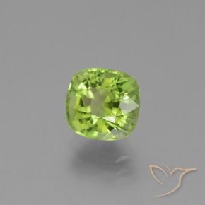 Peridoto Verde medio natural de 2.54 ct, Forma Cojín, VS