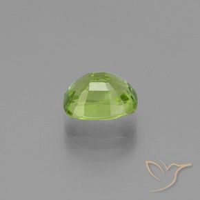 Peridoto Verde medio natural de 2.42 ct, Forma Cojín, VS