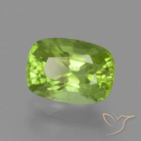Peridoto Verde medio natural de 2.51 ct, Forma Cojín, VS