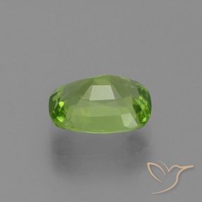 Peridoto Verde medio natural de 2.48 ct, Forma Cojín, VS