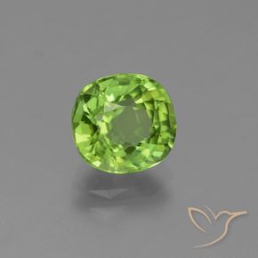 Peridoto Verde medio natural de 2.26 ct, Forma Cojín, VS
