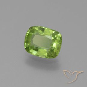Peridoto Verde medio natural de 2.01 ct, Forma Cojín, VS
