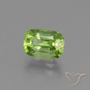 Peridoto Verde medio natural de 2.20 ct, Forma Cojín, VS