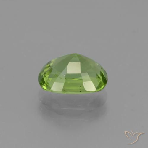 Peridoto Verde medio natural de 2.47 ct, Forma Cojín, VS
