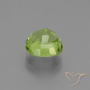Peridoto Verde claro medio natural de 2.06 ct, Forma Cojín, VS