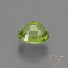 Peridoto Verde medio natural de 2.27 ct, Forma Cojín, VS
