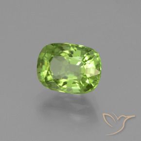 Peridoto Verde medio natural de 2.32 ct, Forma Cojín, VS