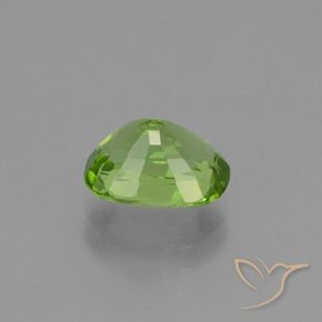 Peridoto Verde medio natural de 2.32 ct, Forma Cojín, VS