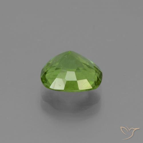 Peridoto Verde medio natural de 2.29 ct, Forma Cojín, VS