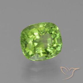 Peridoto Verde medio natural de 2.32 ct, Forma Cojín, VS