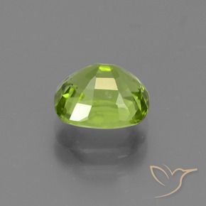 Peridoto Verde medio natural de 2.26 ct, Forma Cojín, VS